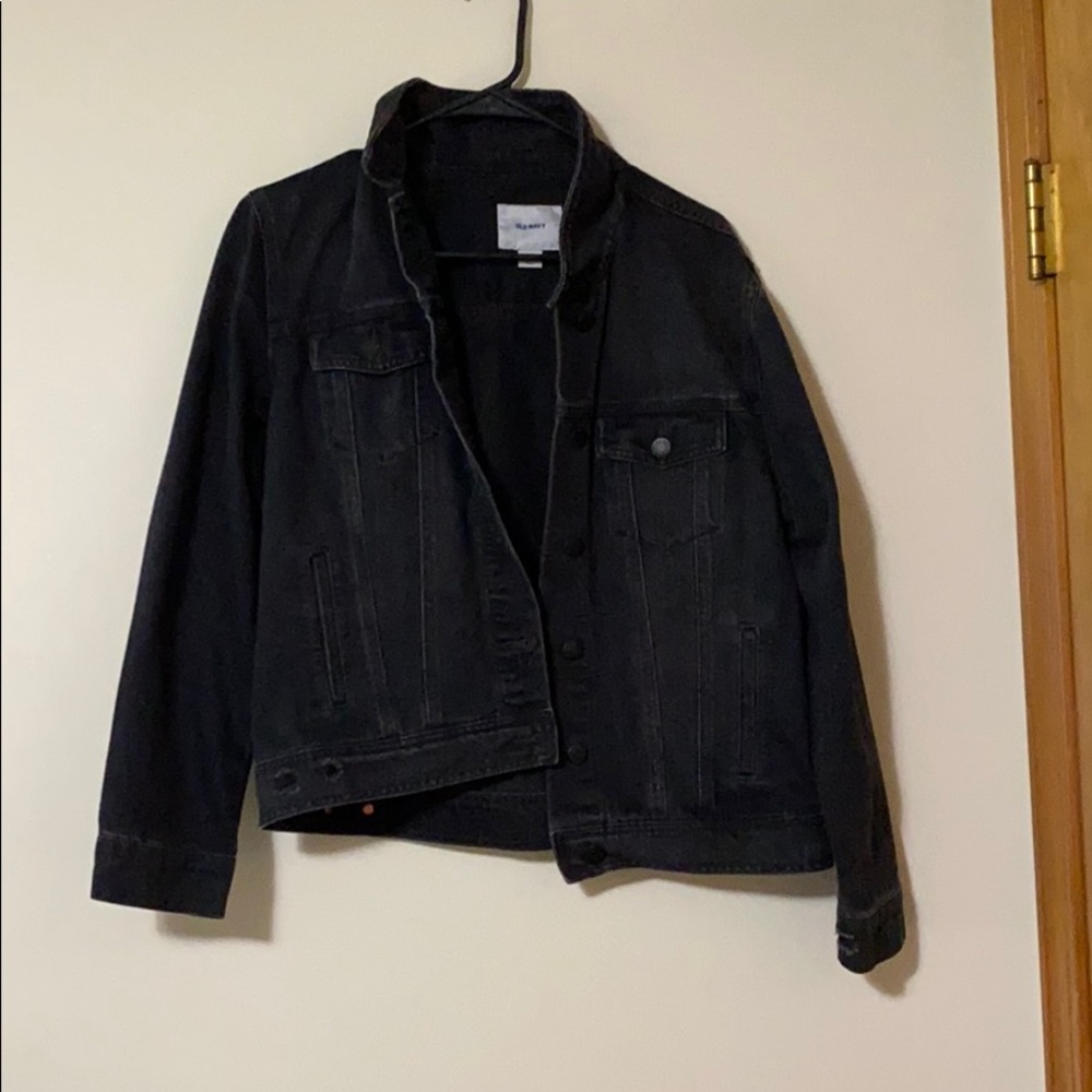 I am selling this black jean jacket.